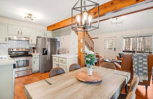 Maggie Valley Casa | Maggie Valley Mountain Escape with Fire Pit and Deck