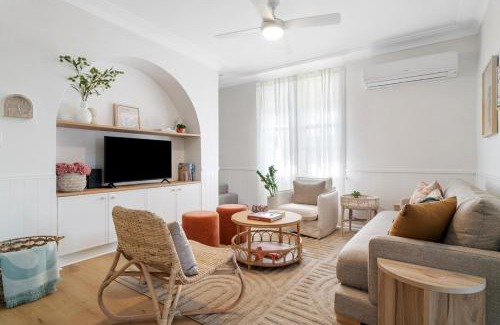 Cessnock Casa | Maggies The Little Black Cottage - Hunter Valley