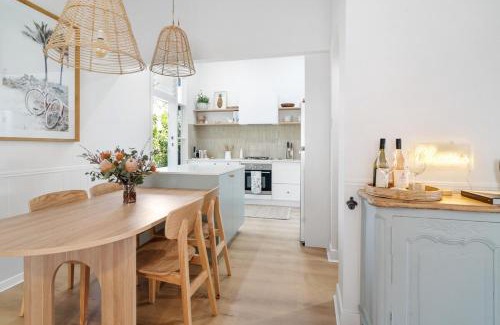 Cessnock Casa | Maggies The Little Black Cottage - Hunter Valley