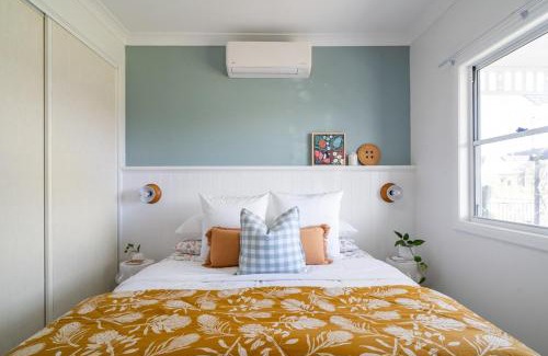 Cessnock Casa | Maggies The Little Black Cottage - Hunter Valley