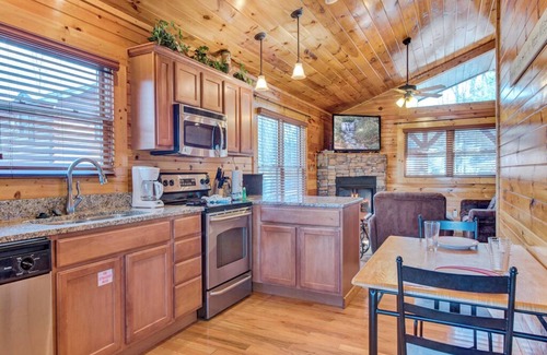Hemlock Hills Cabina | Magic Moments II by Jackson Mountain Rentals