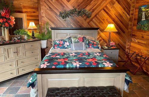 Paukaa Cama Y Desayuno | Magic Skies Top Floor Waterfall Botanical Room