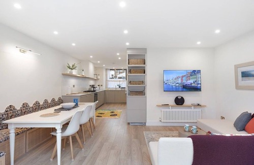 Ferndale Casa | Magical 3BR/2BA-w/Garden-Clapham