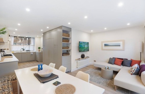 Ferndale Casa | Magical 3BR/2BA-w/Garden-Clapham