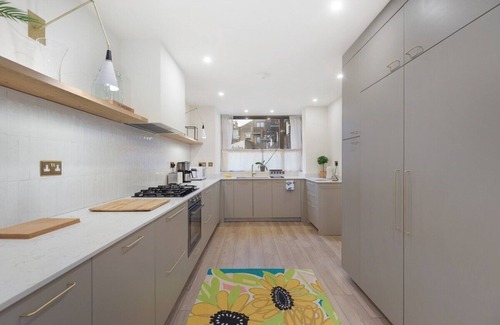 Ferndale Casa | Magical 3BR/2BA-w/Garden-Clapham