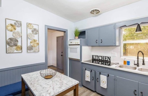 Dover Shores East Casa | Downtown 3BR Smart, Cozy & Productive