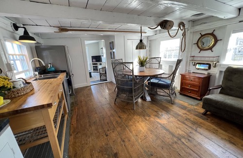 Commercial Street Cabaña | Magical Beachfront Cottage