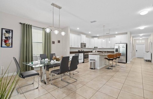 Lindfields Villa | MAGICAL DREAM HOUSE. PARADISE PALMS RESORT DISNEY.