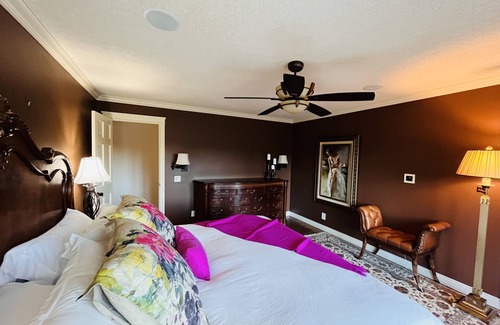 North Cowichan Otro | Magical Farm Villa with Heated Salt Water Pool
