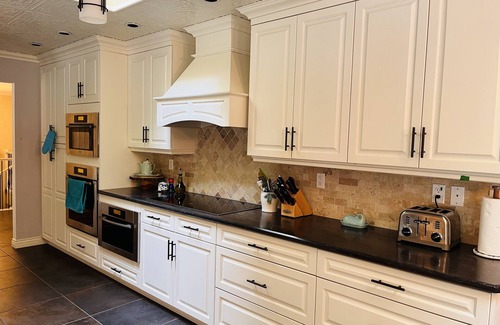 North Cowichan Otro | Magical Farm Villa with Heated Salt Water Pool