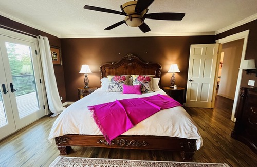 North Cowichan Otro | Magical Farm Villa with Heated Salt Water Pool