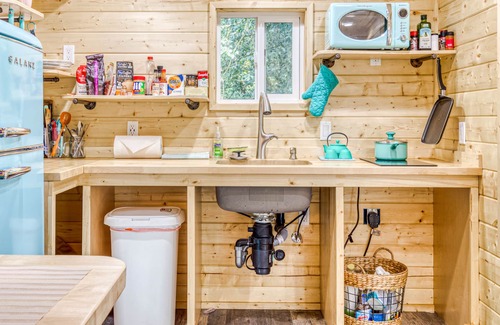 Cedar Hills Casa | Magical forest treehouse with zip line - dog-friendly - 10 minutes to downtown