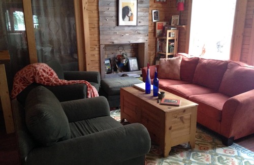 Morrisville Cabina | Magical Log Cabin in the Woods - All Pets Welcome!