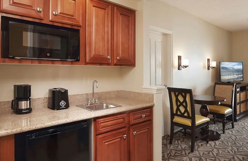 Florida Central Atlantic Coast Hotel | Magical Oasis in the Heart of Orlando! Outdoor Pool, Kitchenette, Free Parking!