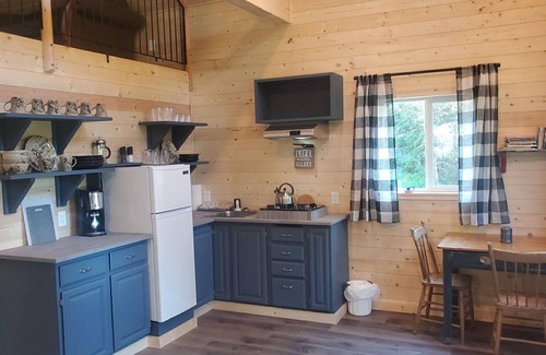 Bridge Lake Cabina | Magical Off grid Lakefront Cabin