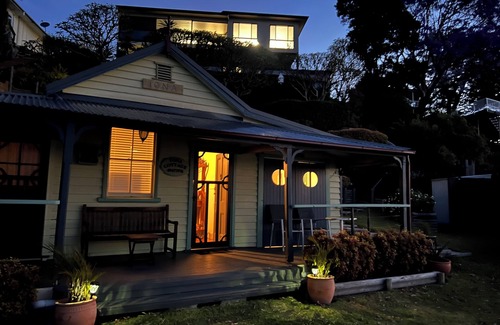 Marks Point Cabaña | Magical Private Waterfront Iona Cottage