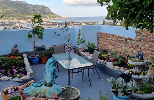 Fish Hoek Apartamento | Magical Seaview Penthouse with Own Pool, Board Game Room, Wellness Room & Hot Tub