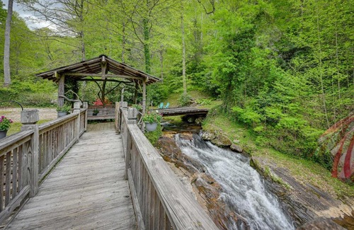 Franklin Casa | Magical Smoky Mountain Cabin Rental with Waterfall!