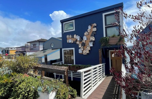 Marin City Alquiler De Eote | Magical, Spacious 3 Bedroom Houseboat in Sausalito