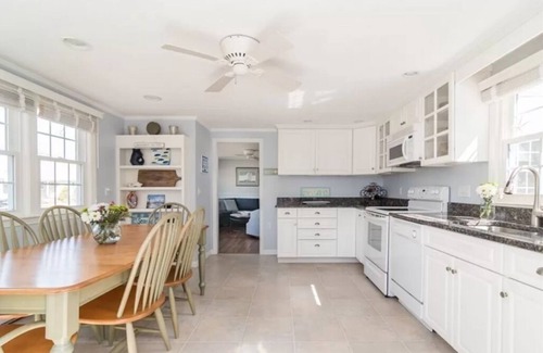 Bourne Casa | "Magical": Steps to the beach in laid-back beach community