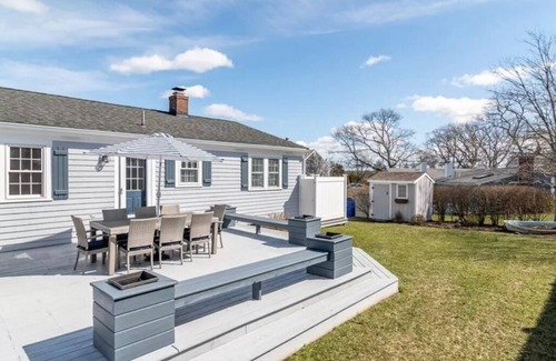 Bourne Casa | "Magical": Steps to the beach in laid-back beach community