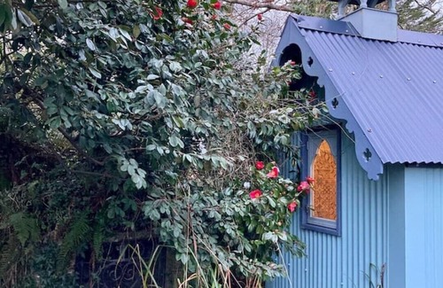 Bude Cabina | Magical Tabernacle In a Beautiful Setting Hot Tub