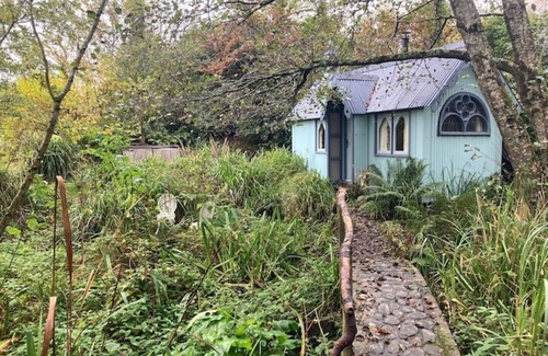 Bude Cabina | Magical Tabernacle In a Beautiful Setting Hot Tub