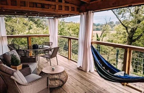 Maryville Casa | Magical Tennessee Tiny House with a Rooftop Deck