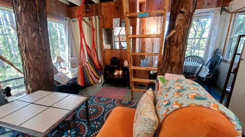 Grubville Casa | Magical Tree House Rental Nestled in the Woods on Farm Retreat near St. Louis, Missouri