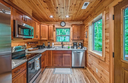 Gatlinburg - Pigeon Forge Cabina | Breathtaking VIEWS Mountain Retreat -Pools-HotTub-DOGS-Pickleball-Baseball