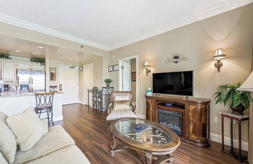 Lake Las Vegas Condominio | ¡Vista completa del lago y de la piscina! 2 dormitorios / 2 baños a 30 minutos de la franja.