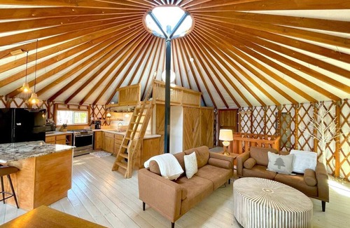 Sandpoint Cabina | Magical Yurt in the Forest - 4 seasons of fun!