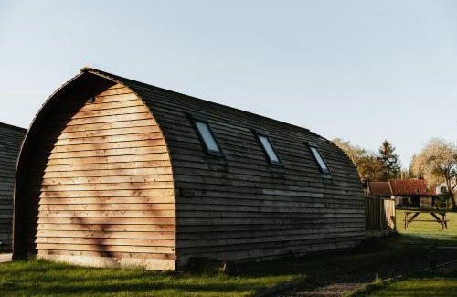 Bury St Edmunds Casa | Maglia Rosso by Wigwam Holidays