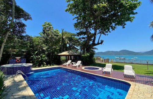 Lazaro Casa | Magnífica casa pé na areia 4 suítes c/ar e piscina