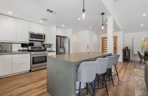 Magnesia Falls Cove Casa | Magnesia Falls Cove, Newly Remodeled, Large Yard, Pool, Spa, Fire Feature, Mountain Views