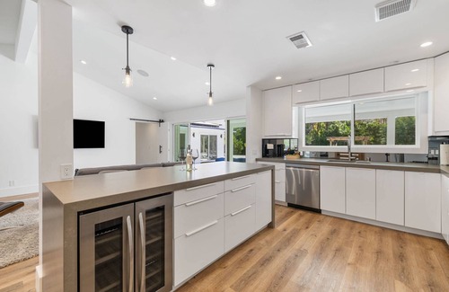 Magnesia Falls Cove Casa | Magnesia Falls Cove, Newly Remodeled, Large Yard, Pool, Spa, Fire Feature, Mountain Views