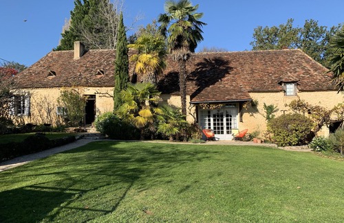 Saint-Felix-de-Villadeix Cabaña | Magnificent 17th-century Périgord farmhouse for 14 people