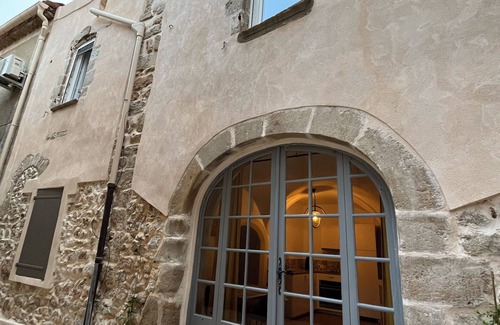 Saint-Saturnin-de-Lucian Apartamento | Magnifique Appartement Pour 4 Personnes Dans une Maison de Village du 18ème