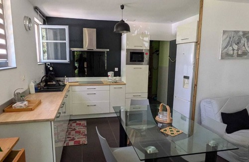 Montesquieu-des-Alberes Apartamento | Magnificent studio in the heart of nature