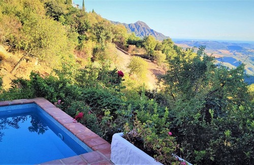 Gaucín Cabaña | Magnifica casa en el centro del pueblo con piscina y barbacoa