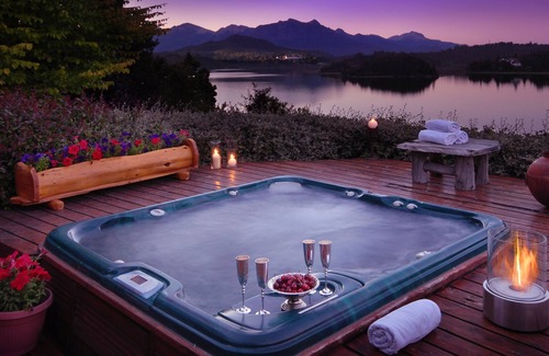 San Carlos de Bariloche Casa | Magnificent Home with Lake Vistas H14