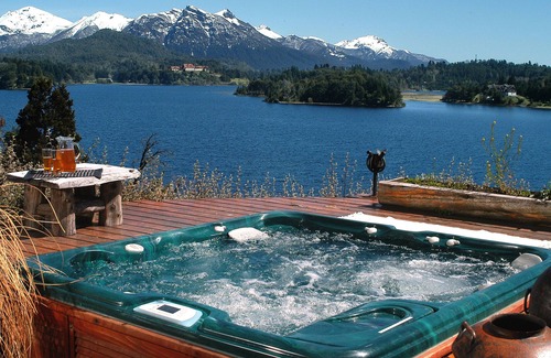 San Carlos de Bariloche Casa | Magnificent Home with Lake Vistas H14
