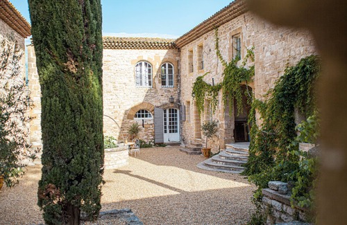 Rognes Casa | Magnificent 12th century priory in Provence - 9 rooms