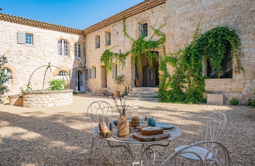 Rognes Casa | Magnificent 12th century priory in Provence - 9 rooms