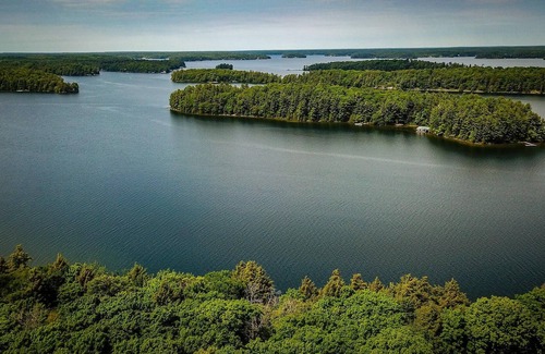 Seguin Cabaña | Magnificent 6bdrm 8bath luxury on Lake Joe! Hot Tub! Gym! Boathouse!