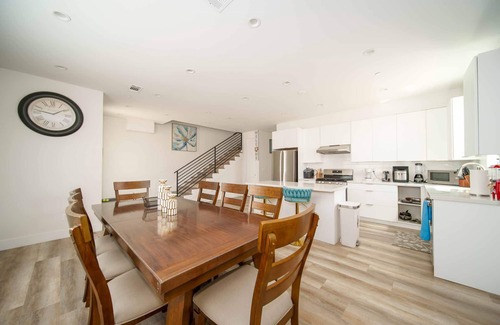 Westminster Casa | Magnificent 6BR near Disney w/Parking & Play area