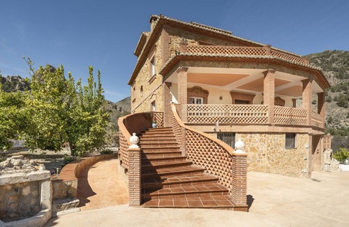 Moclin Cabaña | Magnífica villa andaluza con piscina, chimenea y jardín
