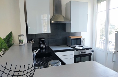 Aix-les-Bains City Center Condominio | Magnificent apartment in character residence with swimming pool