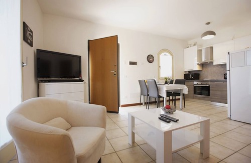 Carciano Apartamento | Magnífico piso en el edificio anexo de una prestigiosa villa modernista con piscina