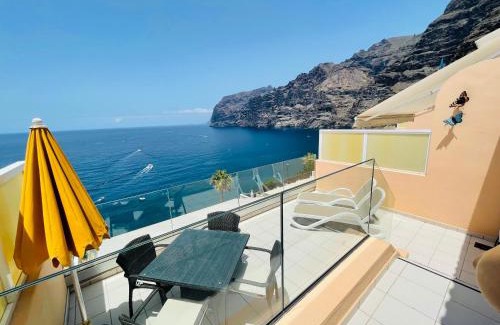 Los Gigantes Apartamento | Magnificent Apt. with Sea View, Cliff & Marina